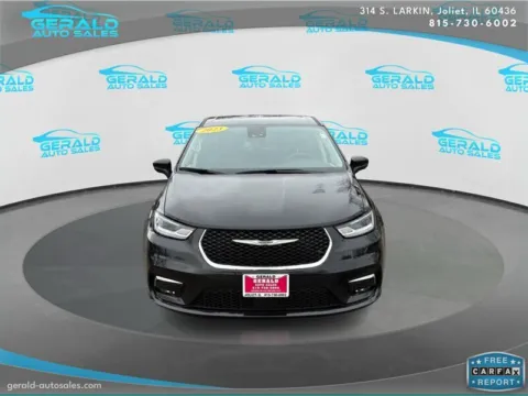 Photos of 2023 Chrysler Pacifica Touring L for sale in Joliet, IL at Gerald Auto Sales