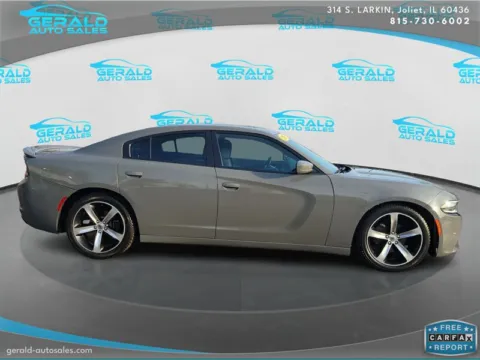 More photos of 2017 Dodge Charger SXT at Gerald Auto Sales, IL