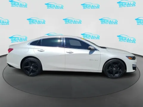 More photos of 2019 Chevrolet Malibu LT at Gerald Auto Sales, IL