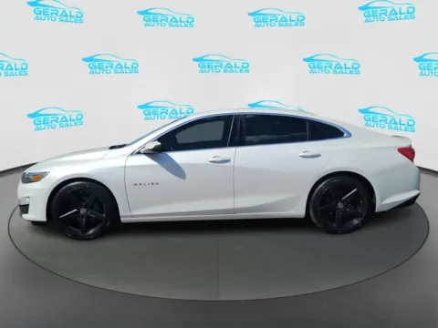 Another view of 2019 Chevrolet Malibu LT for sale in Joliet, IL at Gerald Auto Sales