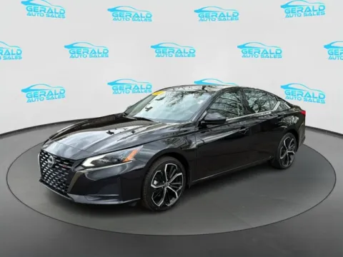 Black 2023 Nissan Altima 2.5 SR for sale in Joliet, IL