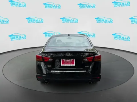 More photos of 2023 Nissan Altima 2.5 SR at Gerald Auto Sales, IL