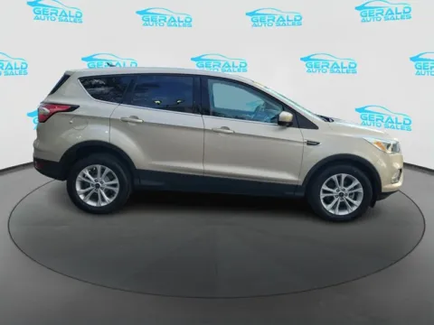 More photos of 2017 Ford Escape SE at Gerald Auto Sales, IL
