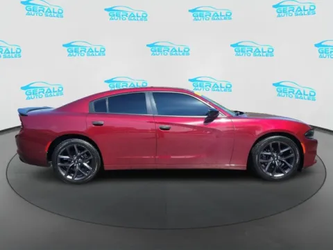 More photos of 2019 Dodge Charger SXT at Gerald Auto Sales, IL