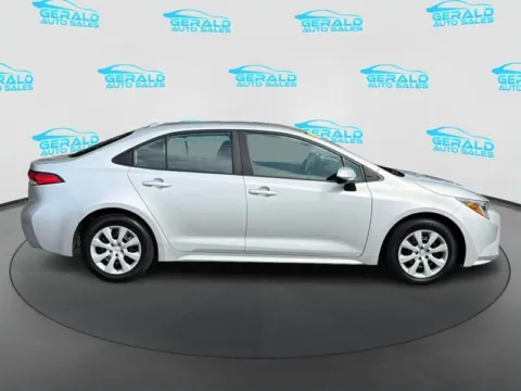 More photos of 2022 Toyota Corolla LE at Gerald Auto Sales, IL