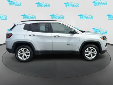 More photos of 2024 Jeep Compass Latitude at Gerald Auto Sales, IL