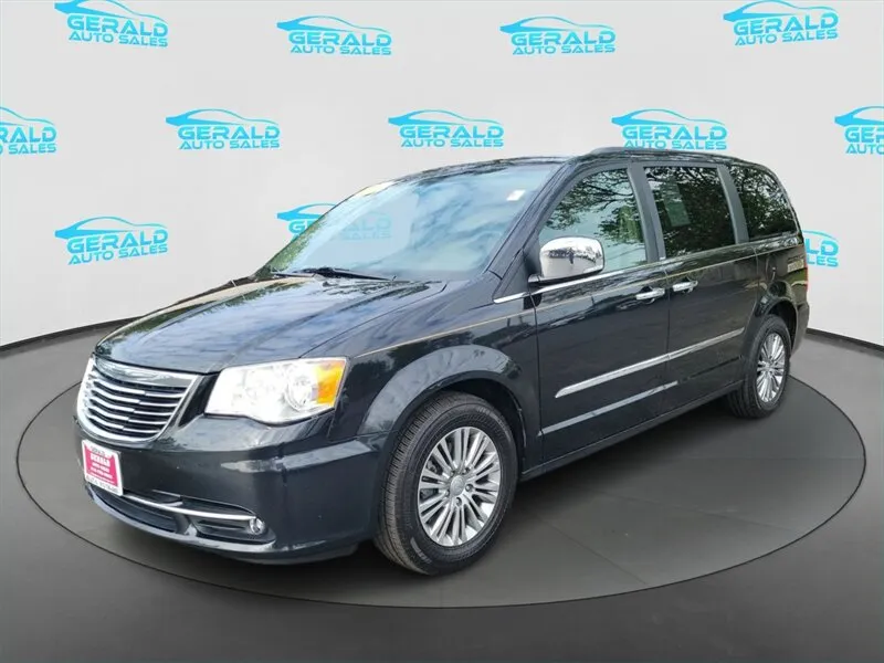 2014 Chrysler Town & Country Touring-L's photo