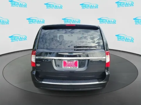 More photos of 2014 Chrysler Town and Country Touring-L at Gerald Auto Sales, IL