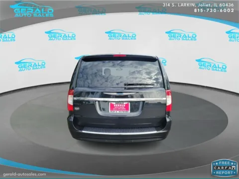 More photos of 2014 Chrysler Town and Country Touring-L at Gerald Auto Sales, IL