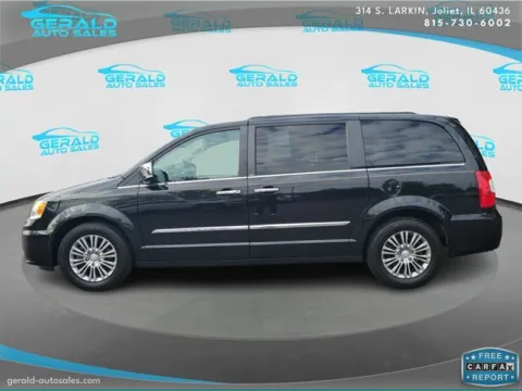 Another view of 2014 Chrysler Town and Country Touring-L for sale in Joliet, IL at Gerald Auto Sales