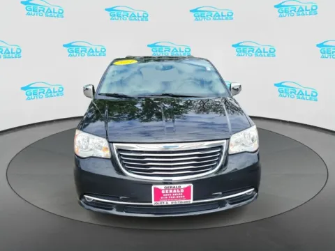 Photos of 2014 Chrysler Town and Country Touring-L for sale in Joliet, IL at Gerald Auto Sales