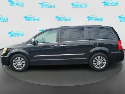 Another view of 2014 Chrysler Town and Country Touring-L for sale in Joliet, IL at Gerald Auto Sales