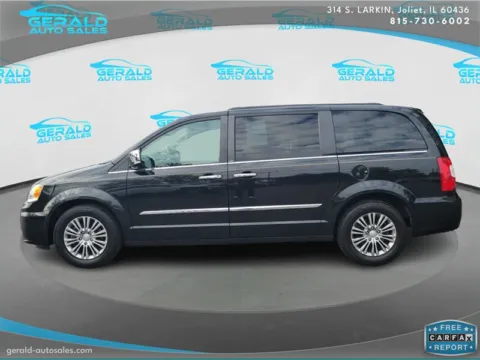 Another view of 2014 Chrysler Town and Country Touring-L for sale in Joliet, IL at Gerald Auto Sales