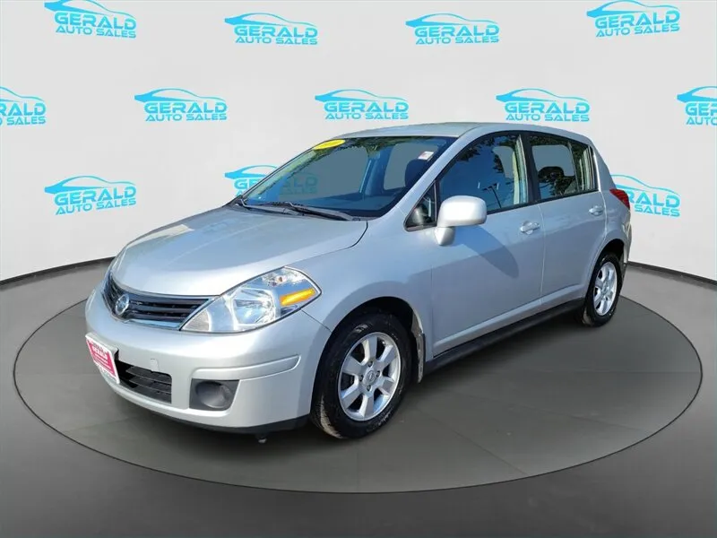 2010 Nissan Versa's photo