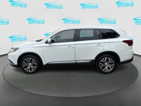 Another view of 2016 Mitsubishi Outlander ES for sale in Joliet, IL at Gerald Auto Sales