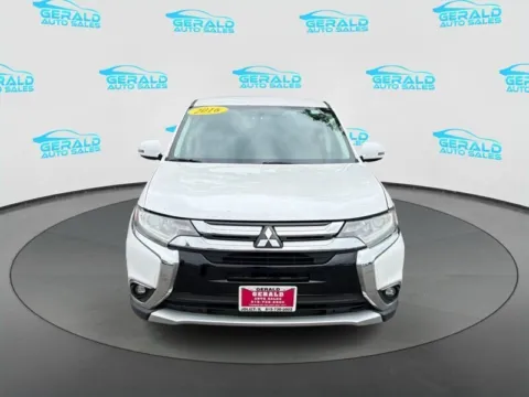 Photos of 2016 Mitsubishi Outlander SE for sale in Joliet, IL at Gerald Auto Sales