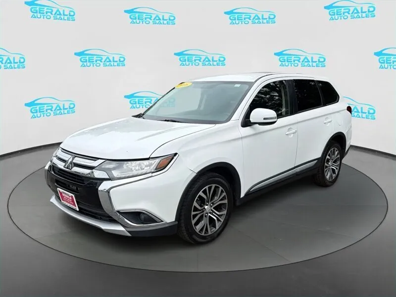 White 2016 Mitsubishi Outlander SE for sale in Joliet, IL