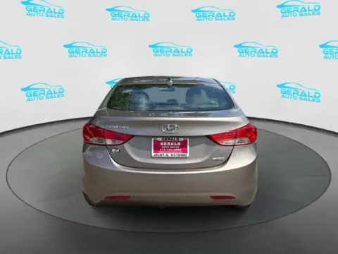 More photos of 2013 Hyundai ELANTRA Limited at Gerald Auto Sales, IL
