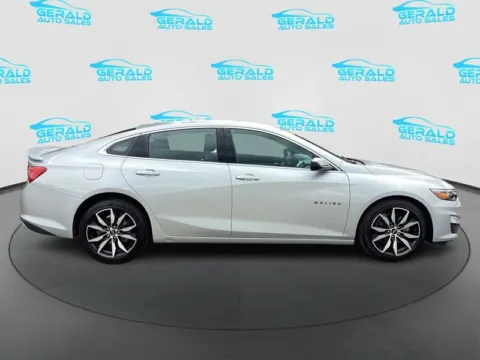 More photos of 2021 Chevrolet Malibu RS at Gerald Auto Sales, IL