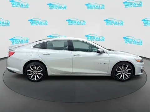 More photos of 2021 Chevrolet Malibu RS at Gerald Auto Sales, IL