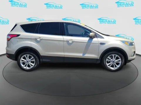 More photos of 2017 Ford Escape SE at Gerald Auto Sales, IL
