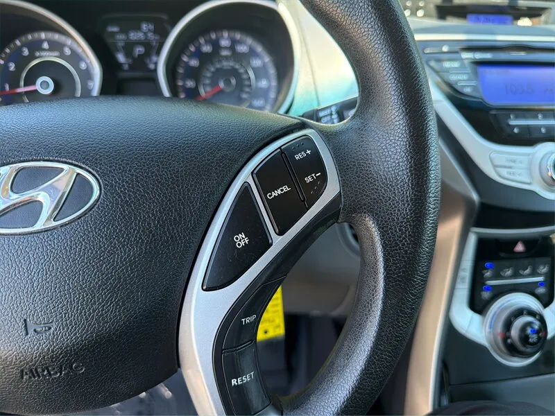 2012 Hyundai Elantra GLS - Photo 23