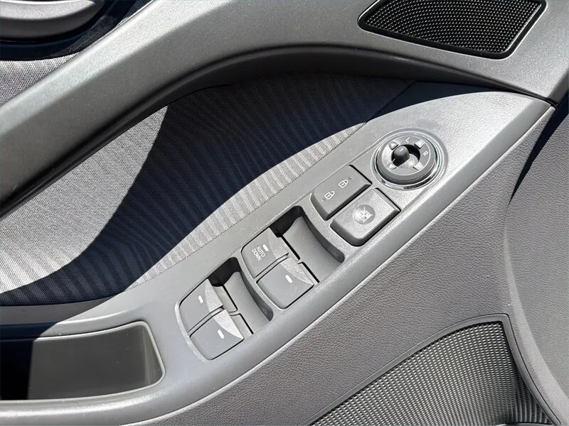2012 Hyundai Elantra GLS - Photo 25