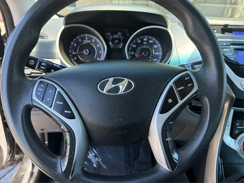 2012 Hyundai Elantra GLS - Photo 16