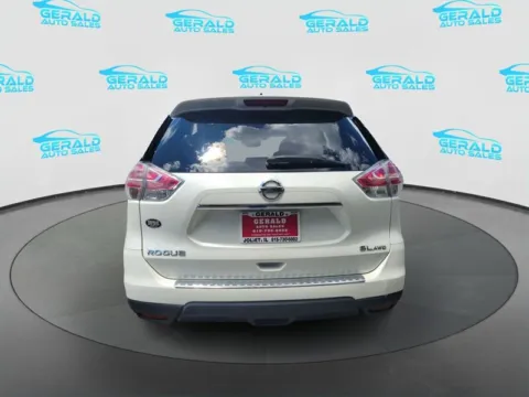 More photos of 2015 Nissan Rogue SL at Gerald Auto Sales, IL