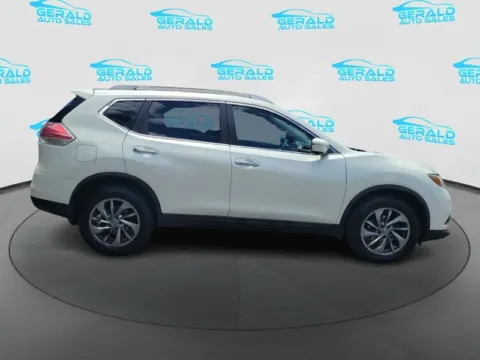 More photos of 2015 Nissan Rogue SL at Gerald Auto Sales, IL
