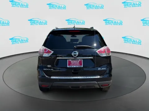 More photos of 2015 Nissan Rogue SL at Gerald Auto Sales, IL