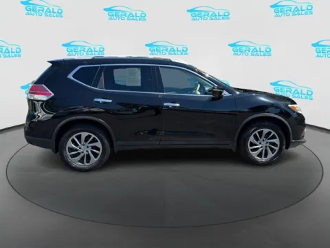 More photos of 2015 Nissan Rogue SL at Gerald Auto Sales, IL