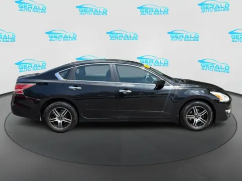 More photos of 2014 Nissan Altima 2.5 S at Gerald Auto Sales, IL