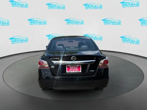 More photos of 2014 Nissan Altima 2.5 S at Gerald Auto Sales, IL