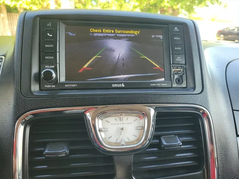 2016 Chrysler Town & Country Touring - Photo 24