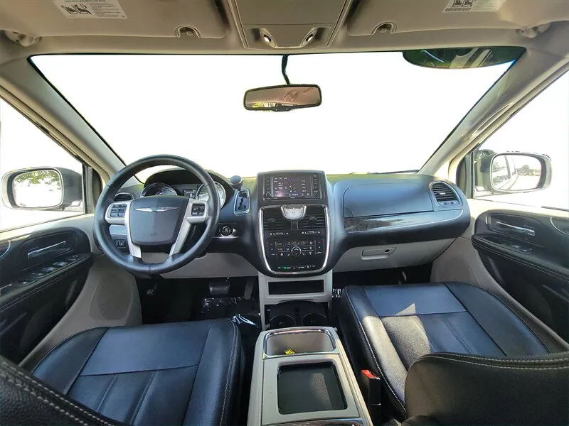 2016 Chrysler Town & Country Touring - Photo 21