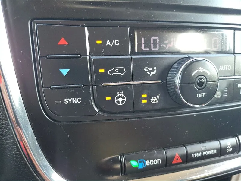 2016 Chrysler Town & Country Touring - Photo 30