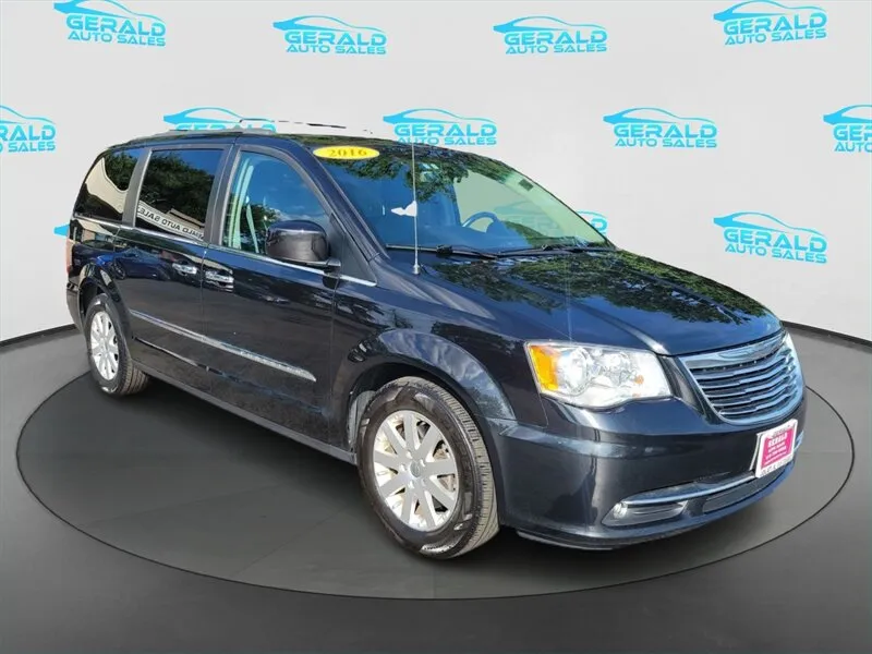2016 Chrysler Town & Country Touring - Photo 9
