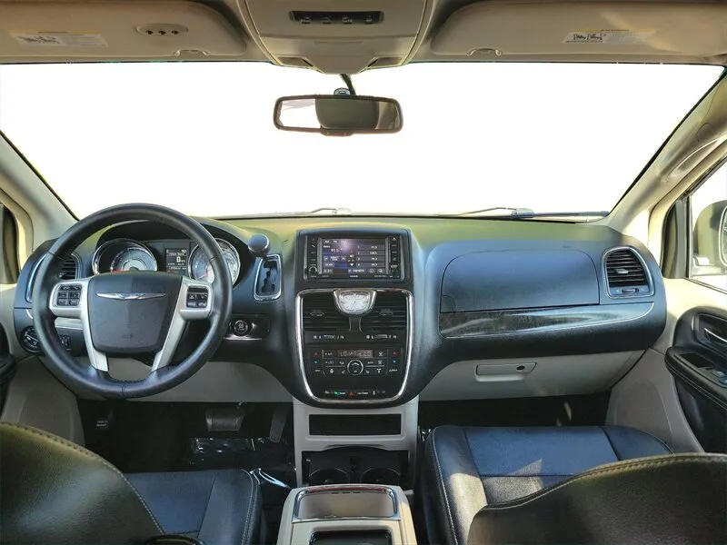 2016 Chrysler Town & Country Touring - Photo 22