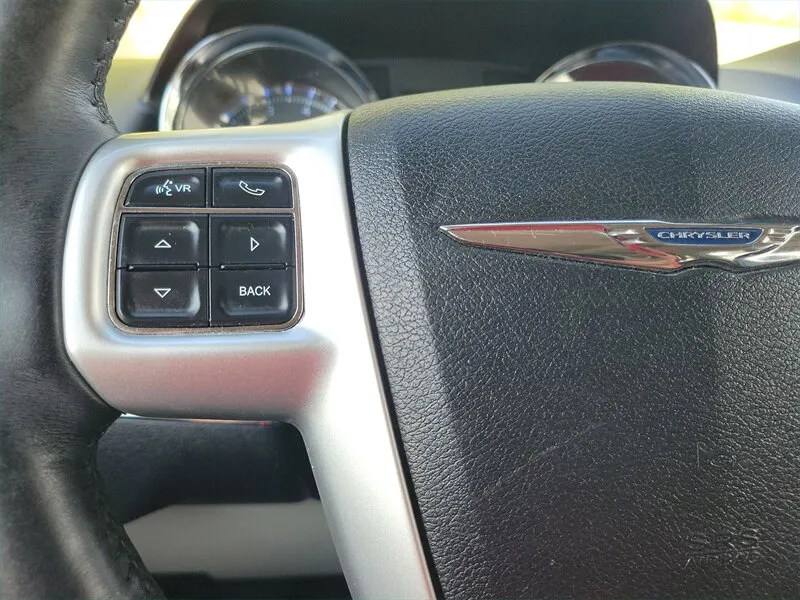 2016 Chrysler Town & Country Touring - Photo 26
