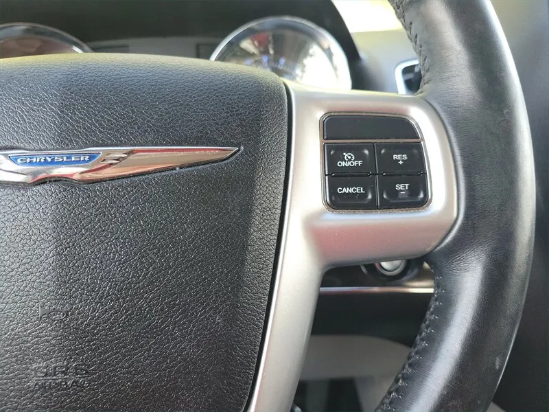 2016 Chrysler Town & Country Touring - Photo 27