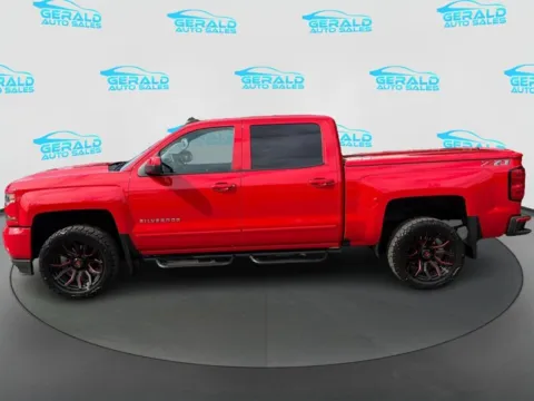 Another view of 2017 Chevrolet Silverado 1500 LT Z71 for sale in Joliet, IL at Gerald Auto Sales