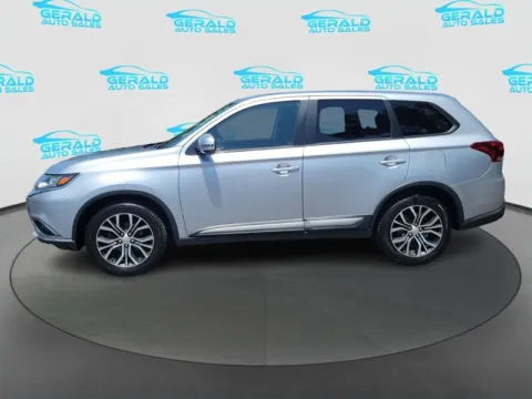 Another view of 2016 Mitsubishi Outlander SE for sale in Joliet, IL at Gerald Auto Sales