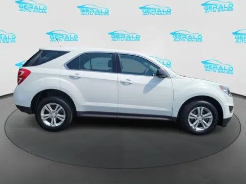 More photos of 2016 Chevrolet Equinox LS at Gerald Auto Sales, IL