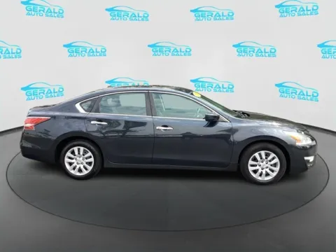 More photos of 2015 Nissan Altima 2.5 S at Gerald Auto Sales, IL