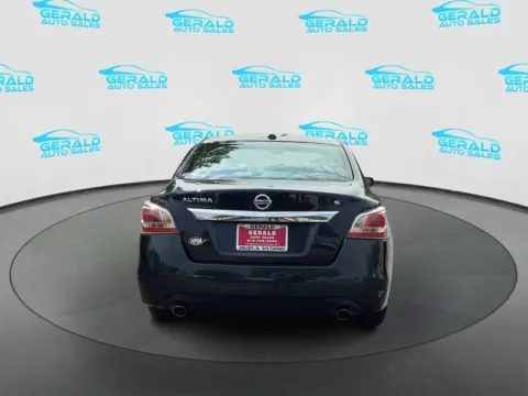 More photos of 2015 Nissan Altima 2.5 S at Gerald Auto Sales, IL