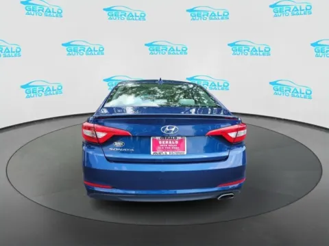 More photos of 2015 Hyundai SONATA SE at Gerald Auto Sales, IL