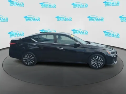 More photos of 2023 Nissan Altima 2.5 SV at Gerald Auto Sales, IL