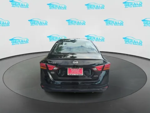 More photos of 2023 Nissan Altima 2.5 SV at Gerald Auto Sales, IL