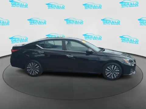 More photos of 2023 Nissan Altima 2.5 SV at Gerald Auto Sales, IL